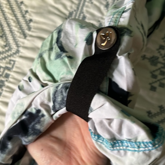 Zumba convertible cargo/wind pants - L (run small) - Picture 2 of 5